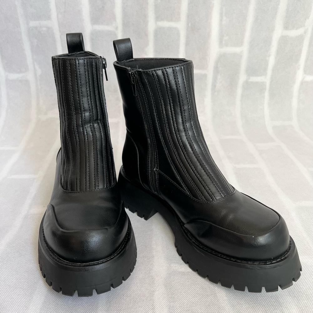 ASOS Design Atom Elasticized Black Chelsea Boots